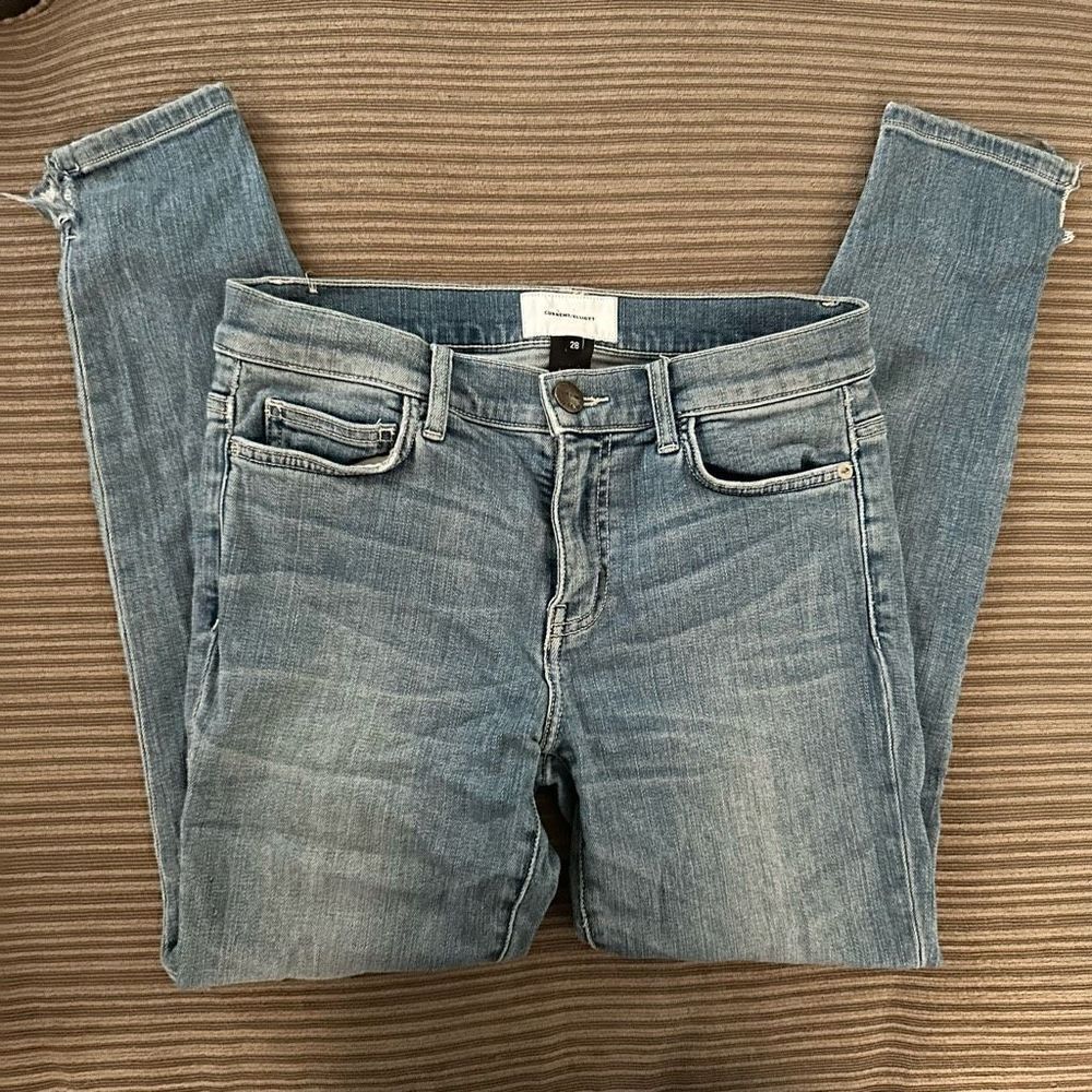 Current Elliott distressed ankle jean 28